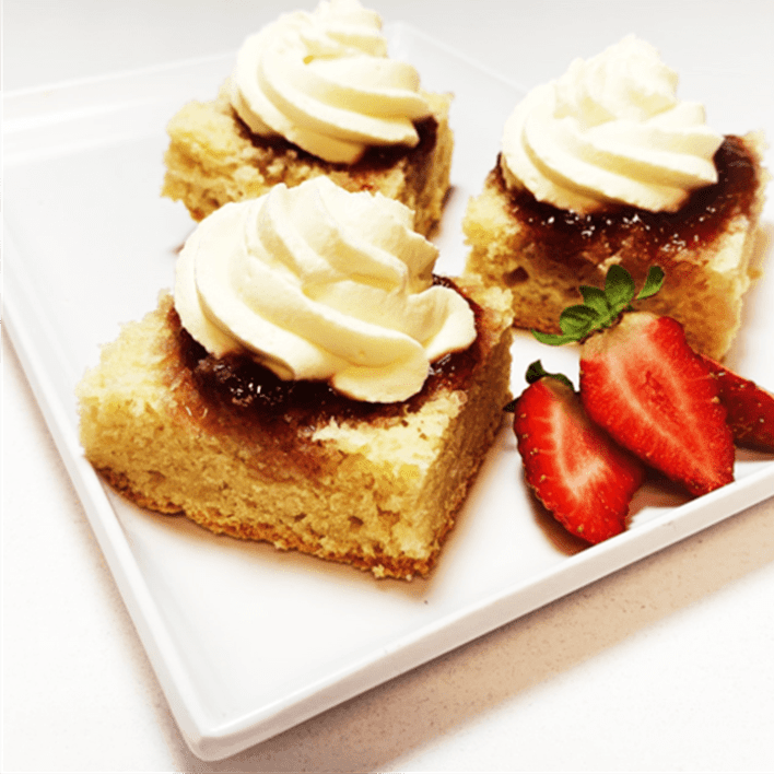 Scone (half piece - cut and topped) - Plain with jam and cream