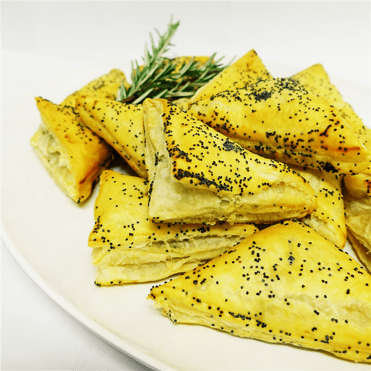 Spinach and feta pastries with sweet chilli sauce (V)