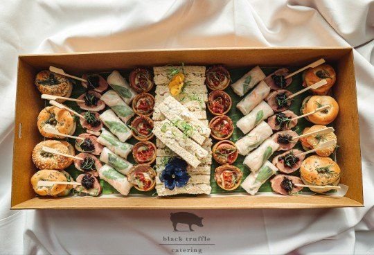 Deluxe Canapé Box (50 pieces)