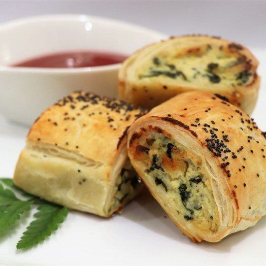 Homemade Spinach & Ricotta Roll (VEG)