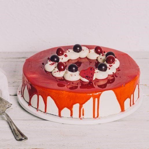 Red Velvet Deluxe Cake (NF) - 9" (16 - 20 serves)