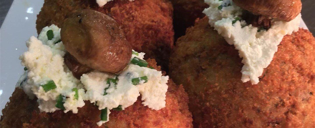 Mushroom, gorgonzola and walnut arancini balls