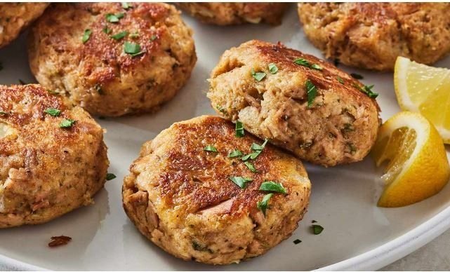 Mini tuna patties with house made tartare