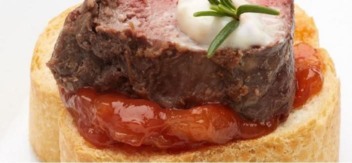 Crostini with herb crusted lamb medallion