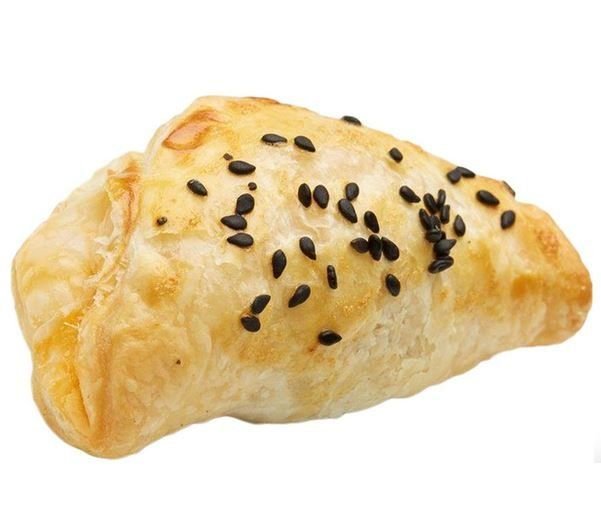 Spicy Chicken empanadas with guacamole and sour cream 