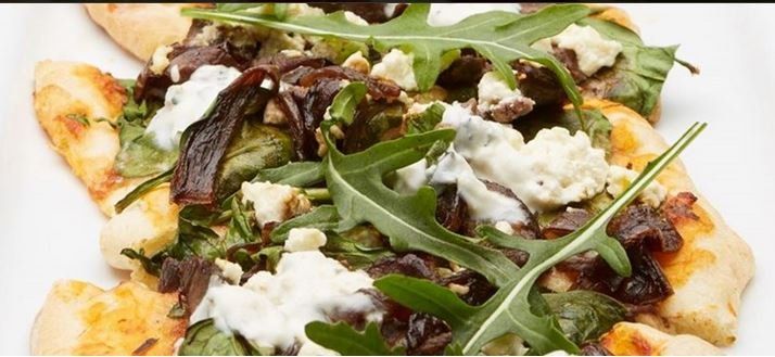 Roast lamb, caramelised onion, spinach & fetta w yoghurt raita pizza