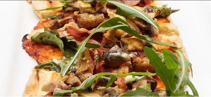 Roasted mushroom, proscuitto & gorgonzola pizza