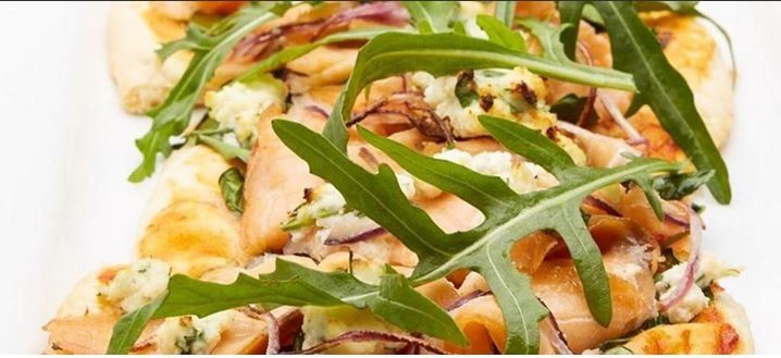 Smoked salmon, red onion, ricotta cheese & roquet leaves pizza
