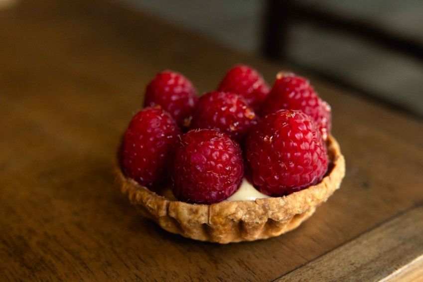 Raspberries and Vanilla Cream Tart