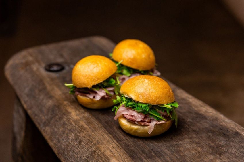 Sliced Wagyu with Pickled Onion and Jalapeño Mayo Slider (15 Pack)