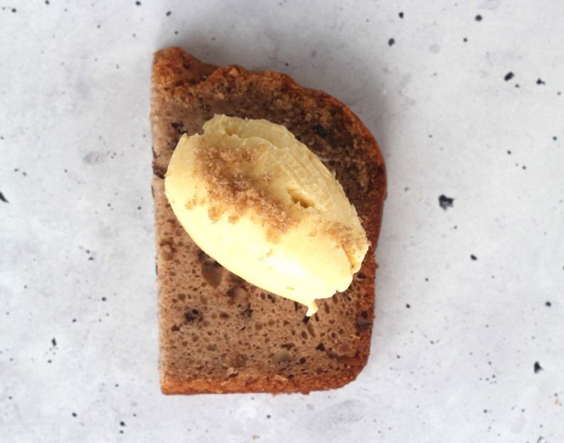 Cinnamon spiced banana bread, whipped maple butter (DEL)