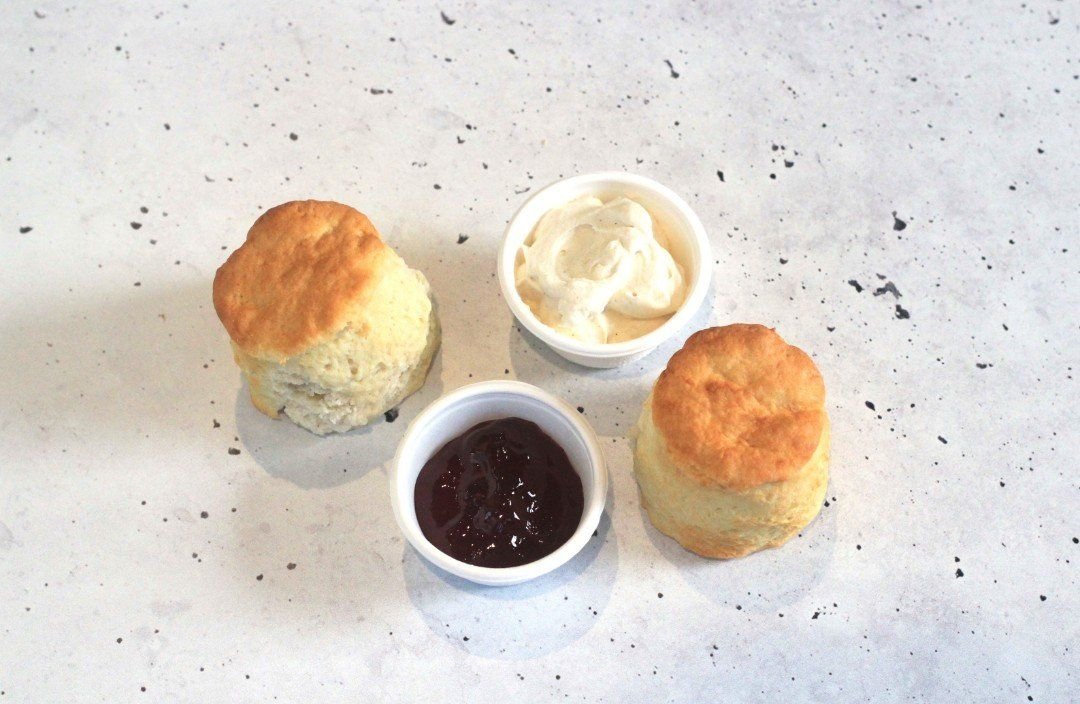 Dainty buttermilk scone, cream, raspberry preserve (DEL)