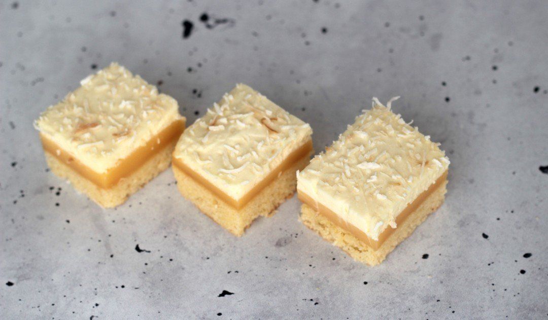 Lemon, coconut delicious slice (DEL)
