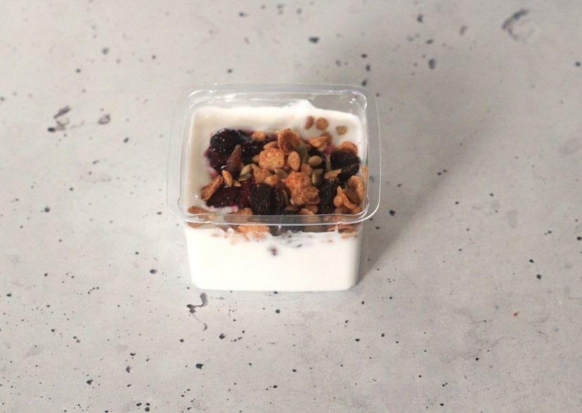 Vanilla Greek yoghurt, raspberry coulis, granola (DEL)