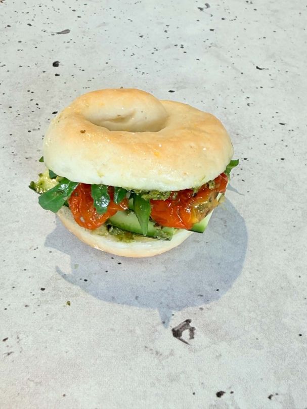 Vegan bagel - grilled zucchini, semi dried tomato, rocket 