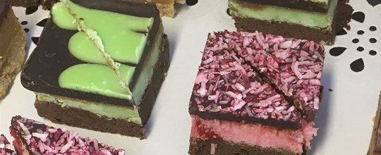 Assorted Slice Box (12)