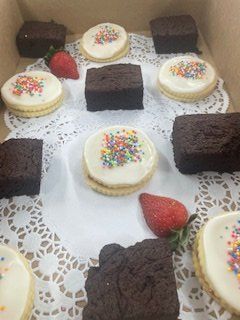 Kisses & Brownies (12 Pieces)