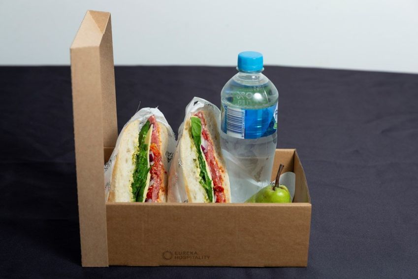 EXPRESS LUNCH BOXED ON THE GO - Foccaccia - Water - Fruit piece