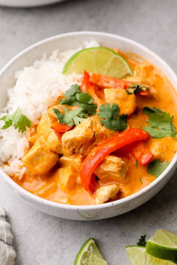 Walk 'n fork mini bowl - Thai Red Chicken curry