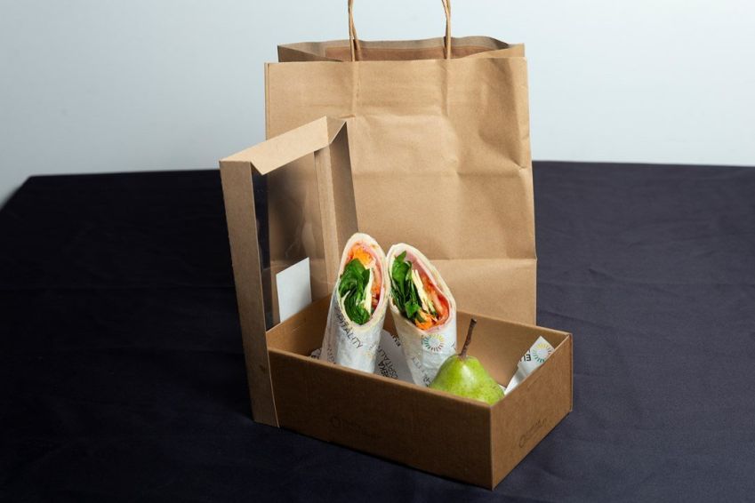 EXPRESS LUNCH BOXED ON THE GO - Wrap - Water - Fruit piece