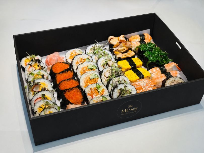 Assorted sushi box, soy, wasabi, pickled ginger (40 PC)