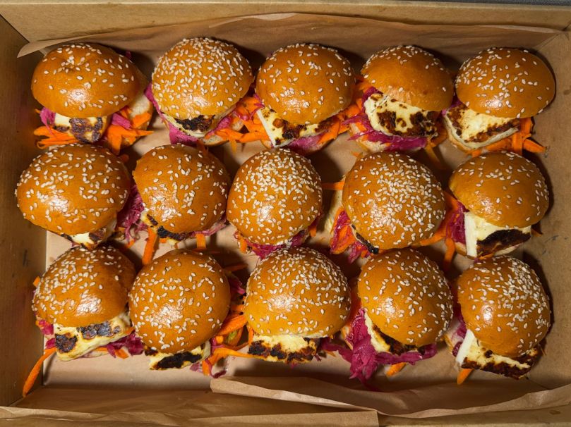 Hallumi, Avocado, Red Cabbage & Grated Carrot Slider (15)