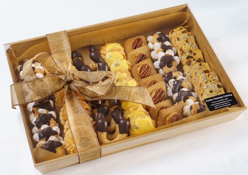 Biscuit Gift Trays - ribbon - Medium (56 pieces)