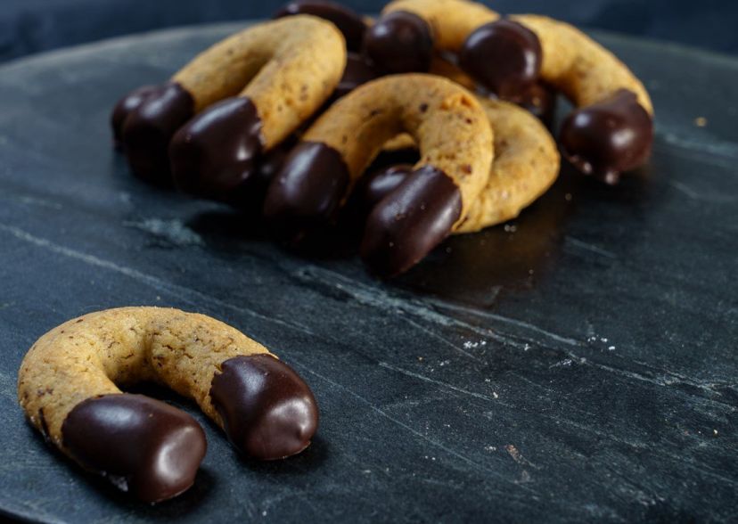 Hazelnut horseshoe