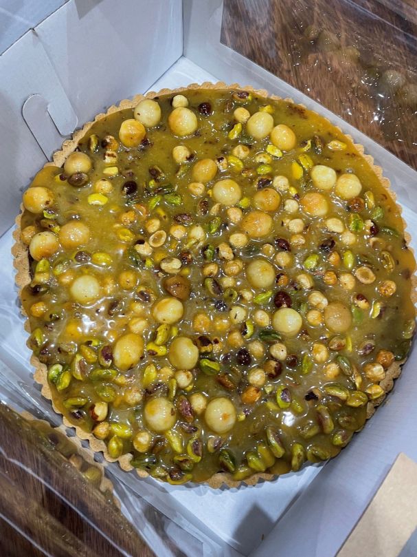 Chocolate pecan caramel nut tart (31cm)