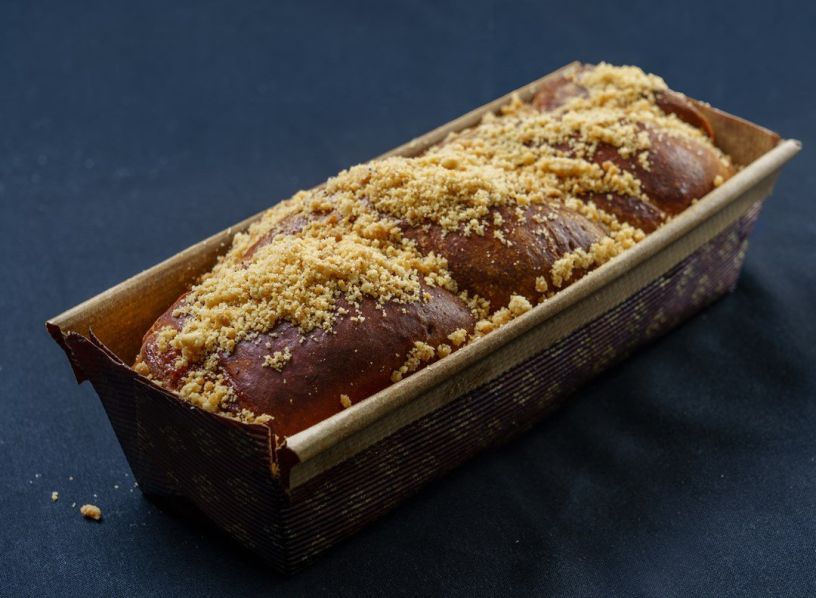 Cinnamon or chocolate babka log