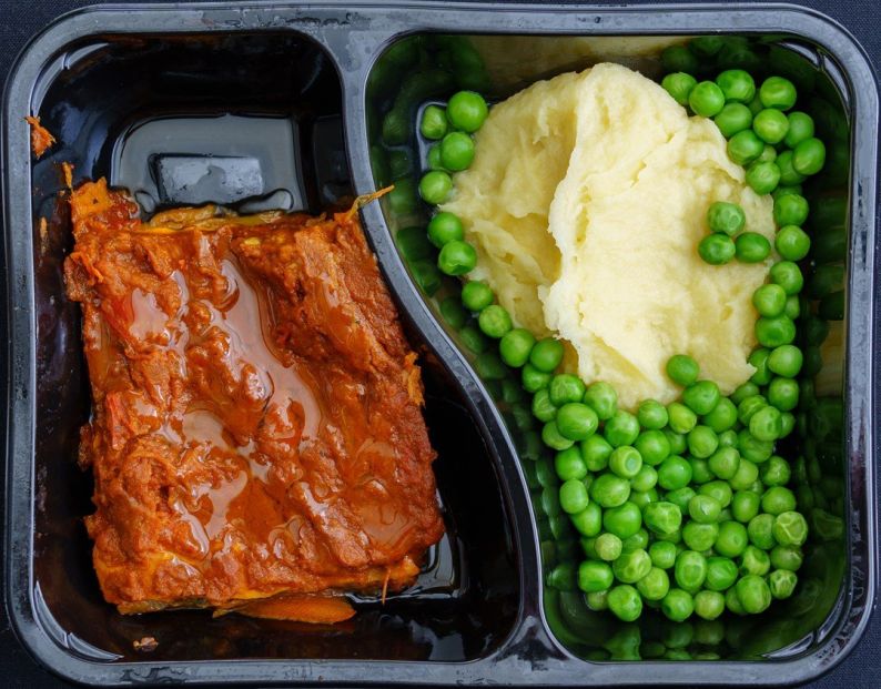 Frozen - Vegetable lasagne – parve, potato mash and green beans
