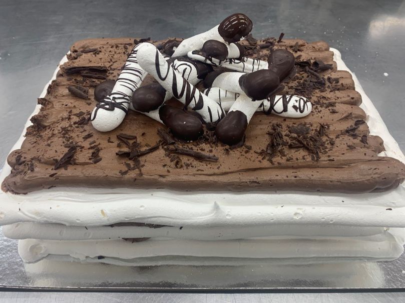 Chocolate mousse meringue cake (37cm x 28cm)