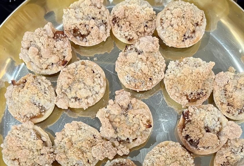 Apple crumble tarts