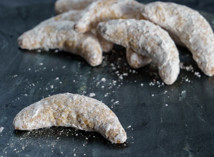 Almond crescent