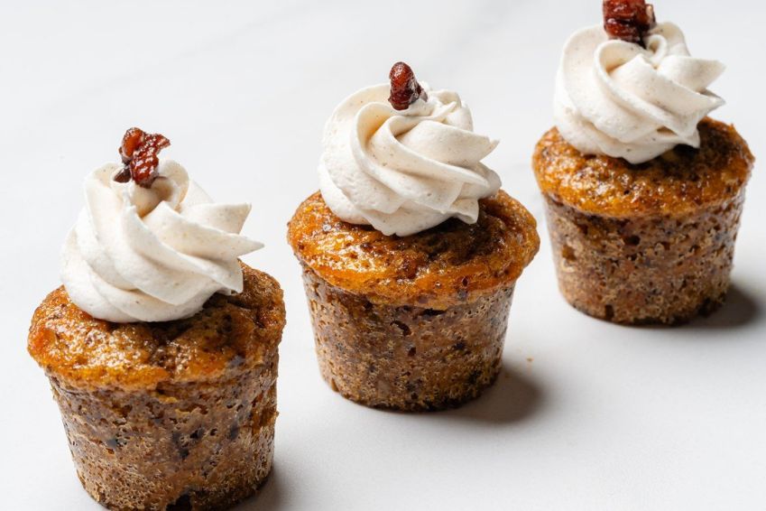 Carrot & walnut petit four, cinnamon cashew cream & toffee walnut