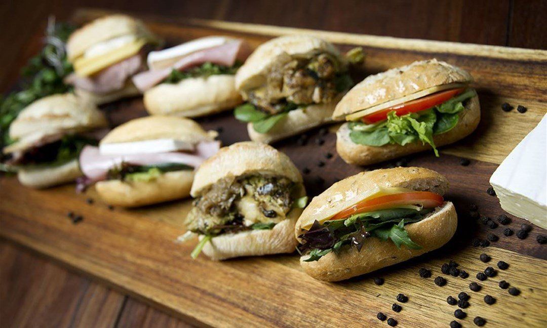 Housebaked rolls - Classic smoked cheddar & tomato (V)