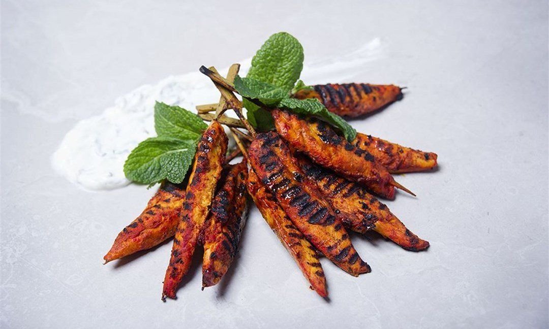 Chicken skewers, tandoori, minted yoghurt (G) * (1)