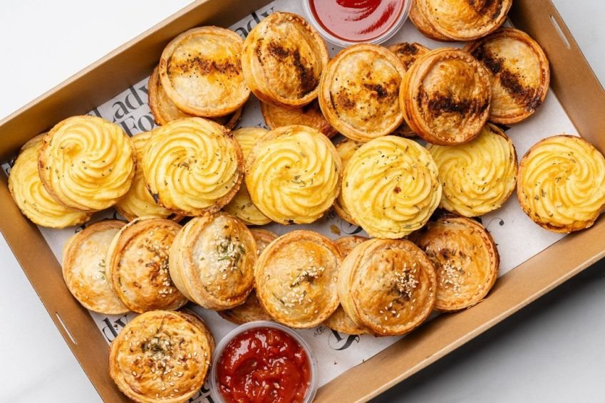 Signature Pie Box