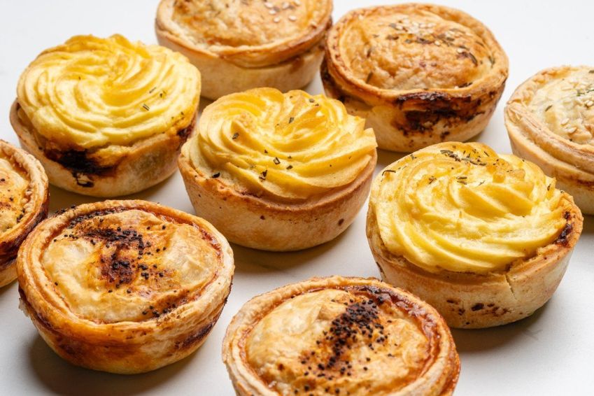 Slow cooked beef and onion pie, country spices*