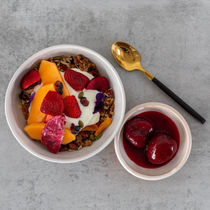 Granola pot, seasonal fruit, vanilla yoghurt and elderflower v