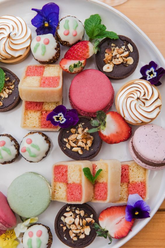 Santa's Sweet Treats (30 pieces)