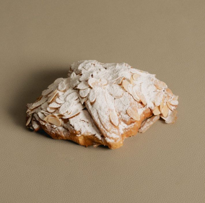 Almond Croissant (190g)