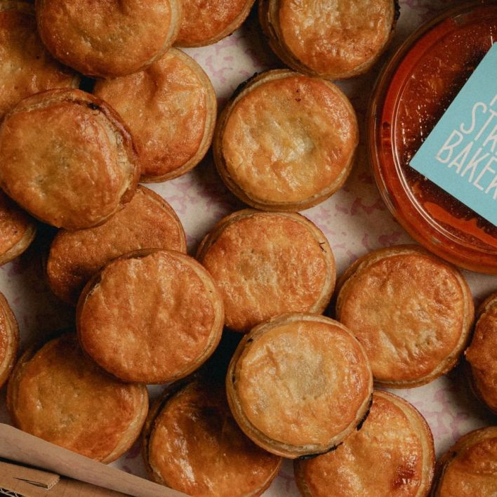 Assorted Meat Pie + Roll Box 40p