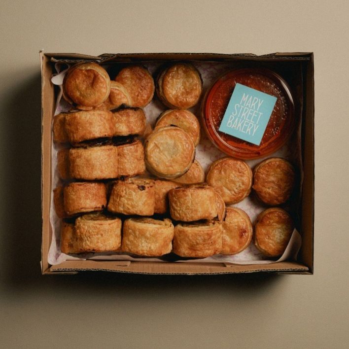 Assorted Meat Pie + Roll Box 40p