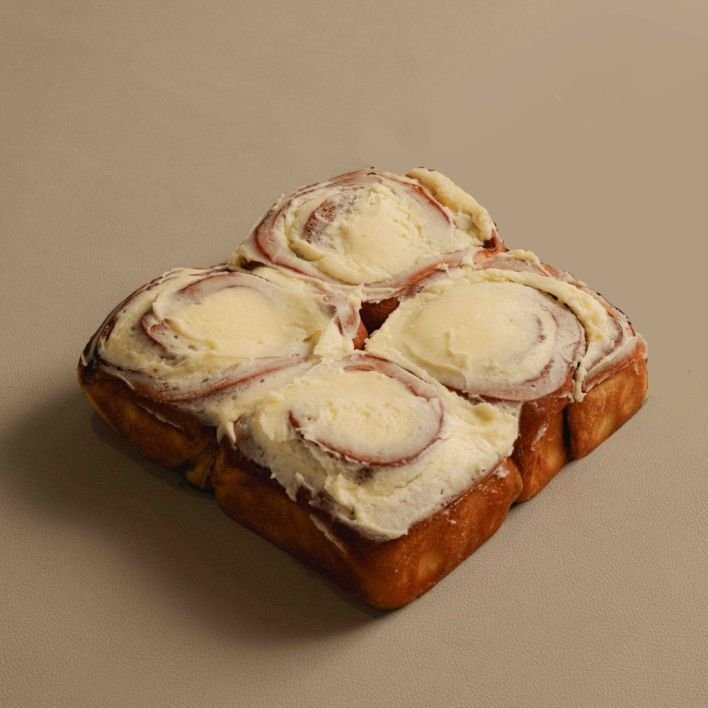 Cinnamon Scroll with Cream Cheese Frosting 4p