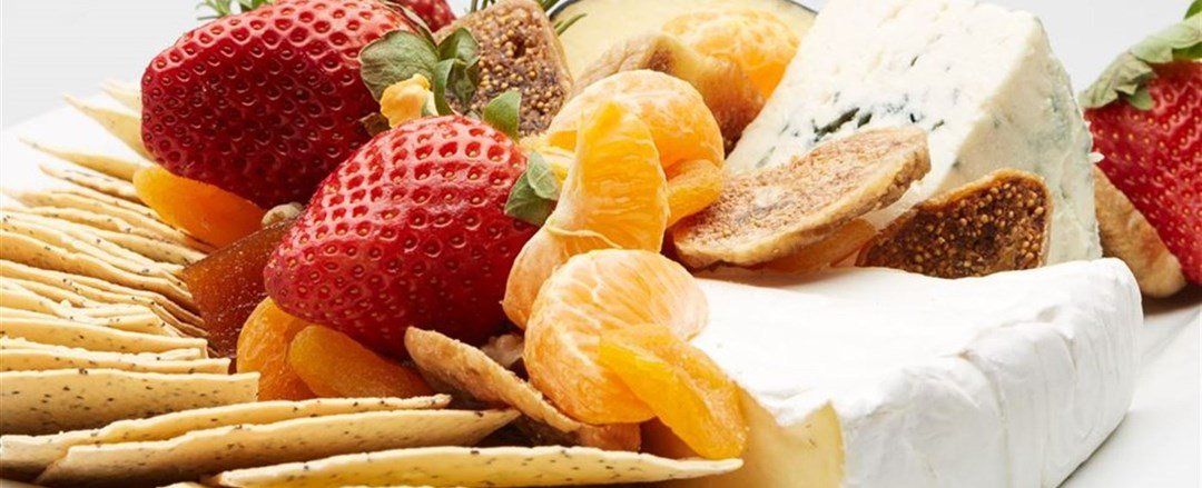 Sapore Gourmet Cheese and Fresh Fruit Platter (1)