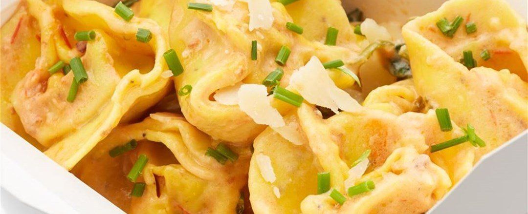 Noodle Box of Pasta with House made Sauce combo with Noah’s smoothie’s or Fruit Juice