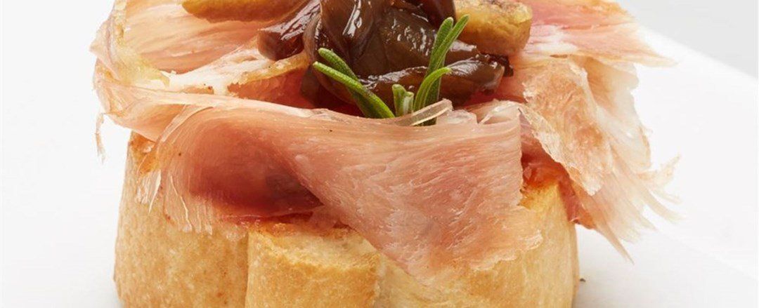 Sapore Prosciutto Bruschetta with Fig Relish
