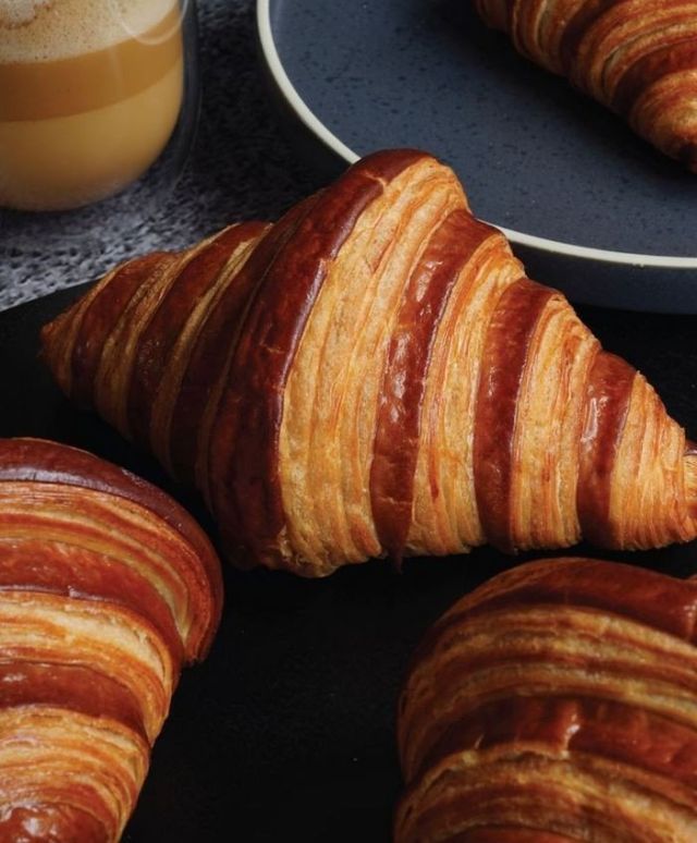 Regular croissant filled with Nutella