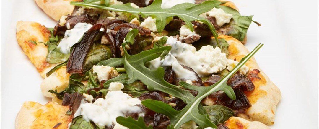 Sapore Roast Lamb, Caramelised Onion, Spinach & Fetta with Yoghurt Raita Pizza